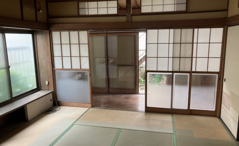 三富商会が廃品を回収しキレイになった和室